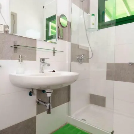 Belinda With Sea View, Sat-tv, Wifi, Only 200m From Playa Grande *